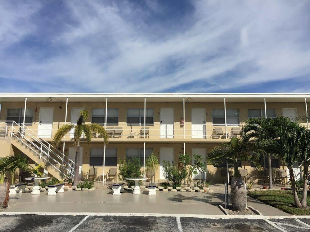 Motel Pelican By The Sea Pompano Beach Exterior foto